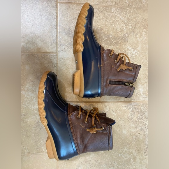 Sperry Top Sider SaltWater Duck Boot Big Kids size 4 GUC - Picture 3 of 11